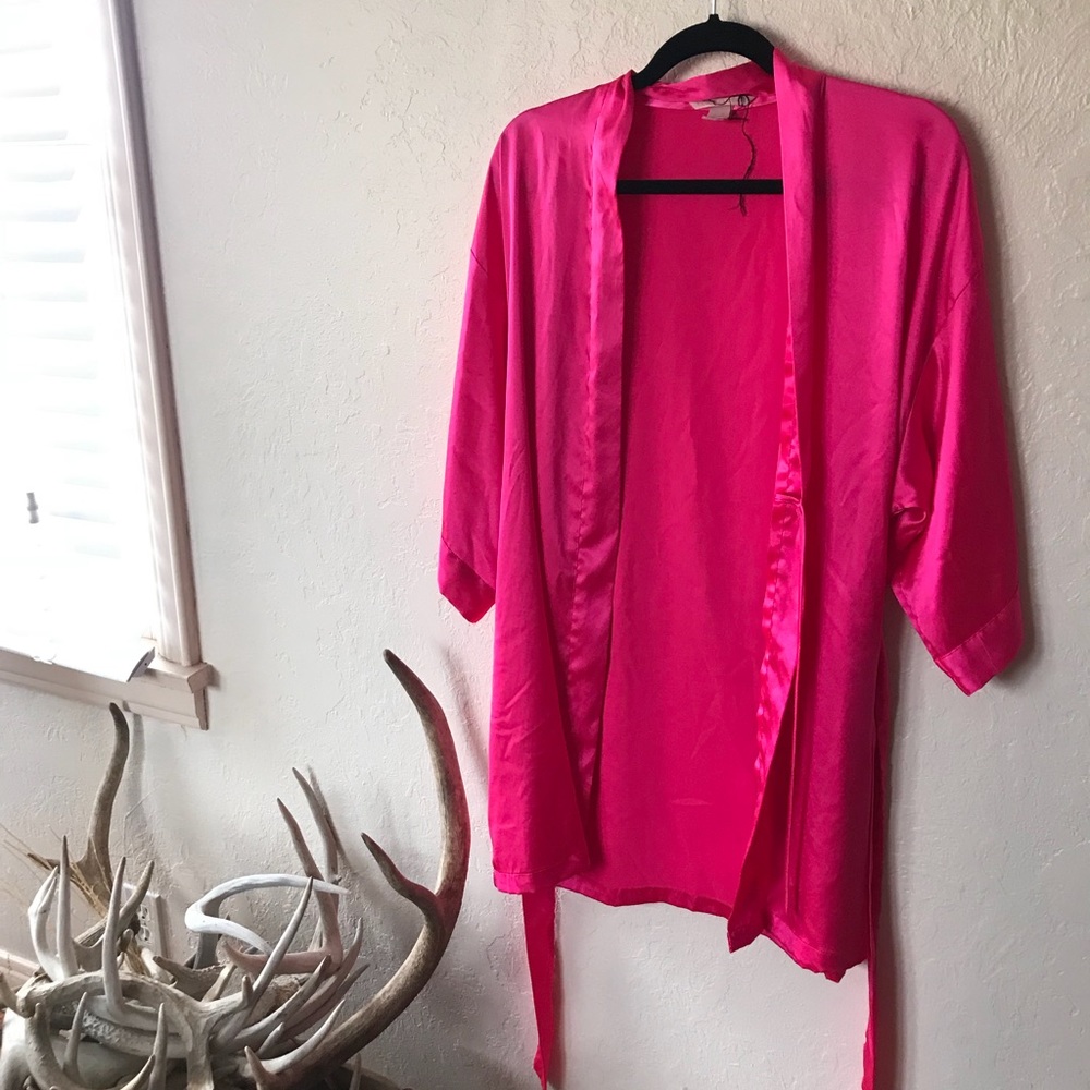Victoria’s Secret! Pink silk robe.💕